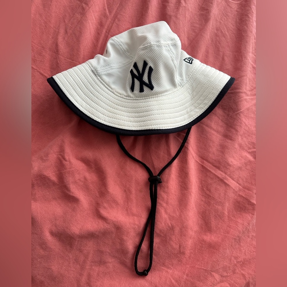Bucket hat
